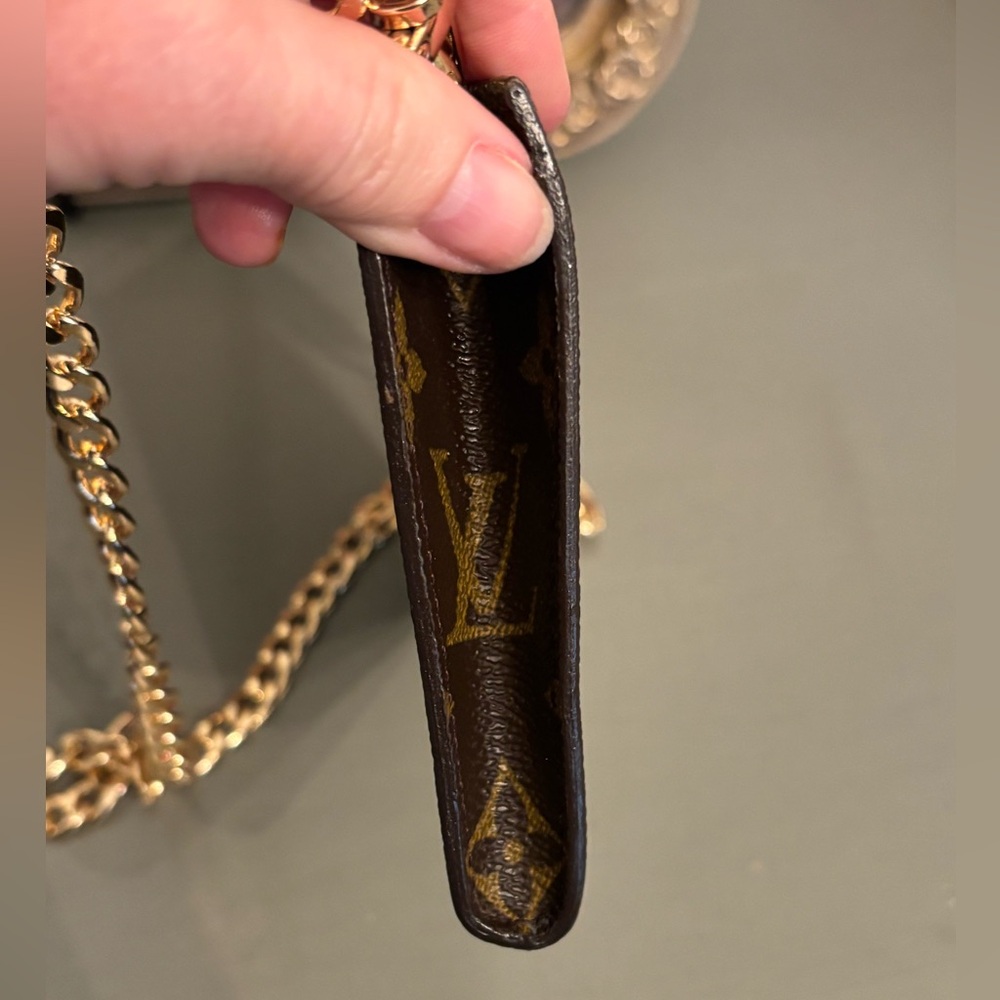 Authentic Louis Vuitton Mini Pochette Accessoires- Vintage 2000 - Picture 6 of 9